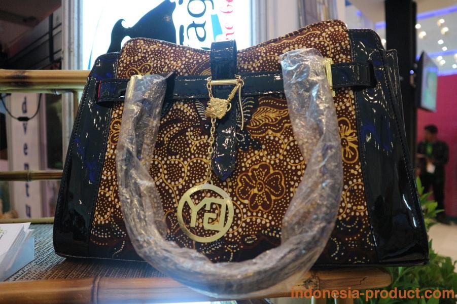 Gayatri-combination-batik-fashion-bag