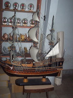 miniature-ship-hand_1f8627c