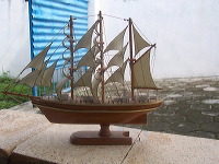 miniature-ship-hand_1f8629e