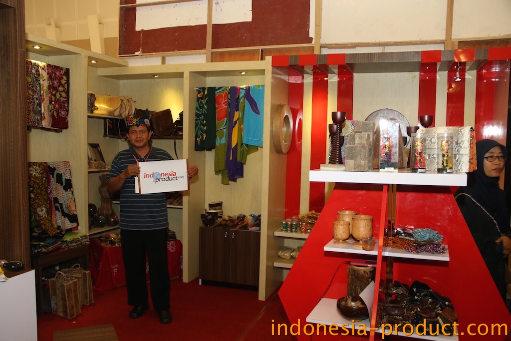 the Indonesia craft shop with various unique products