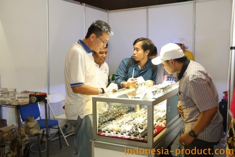 this gemstone shop offers you Pacitan stone products for your fashion accessories