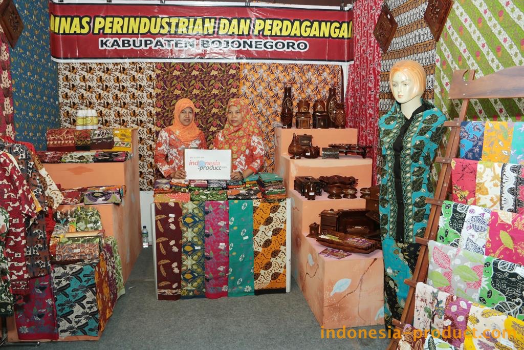 This workshop supplies Jonegoroan batik clothes and fabrics with unique set of 14 motifs