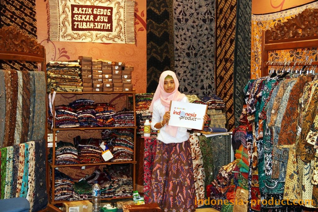 The home of Sekar Ayu Batik is handwriting batik clothes and its special product there is gedhog fabrics that made from weaving process