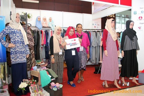 All products of moslem fashion in this shop are made by skilled craftsmen with various colors and unique motifs.