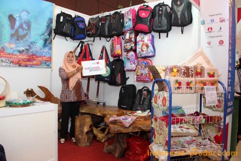 This handmade bag shop offers several models of bag, from large or folded over to the smaller hip bag