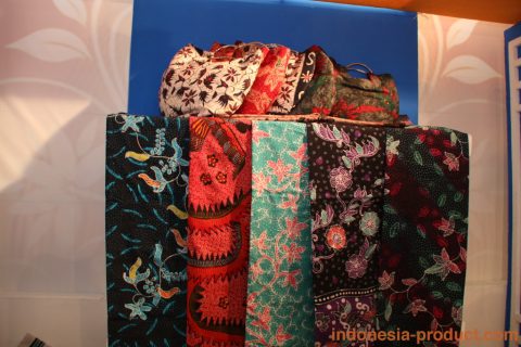 All handmade batik products of Dewi Batik are good quality but at affordable price.