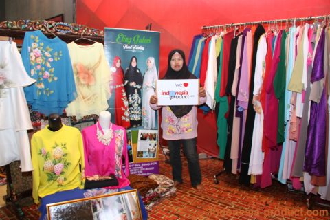 This workshop has a lot of unique and beautiful products because all Moslem cloth products are handmade painting.
