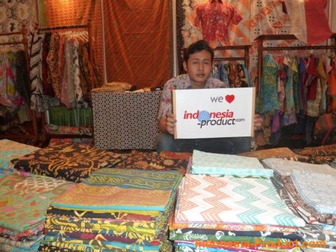 Domas Batik is one of Batik workshop in the tourist village Kauman Solo and offers unique and fashionable Batik products