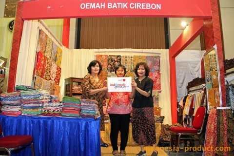 Oemah Batik Cirebon always tries to produce comfortable clothes that make people feel happy and proud using Batik