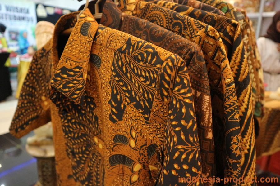 Gayatri-handwriting-batik-garment
