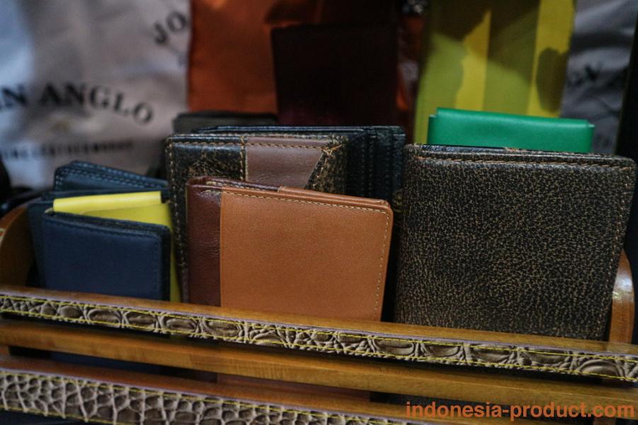 John-Anglo-wallet