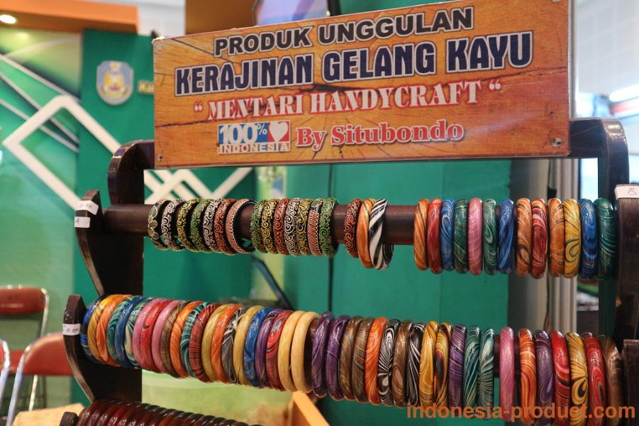 Mentari-Handicraft-wooden-braceletes