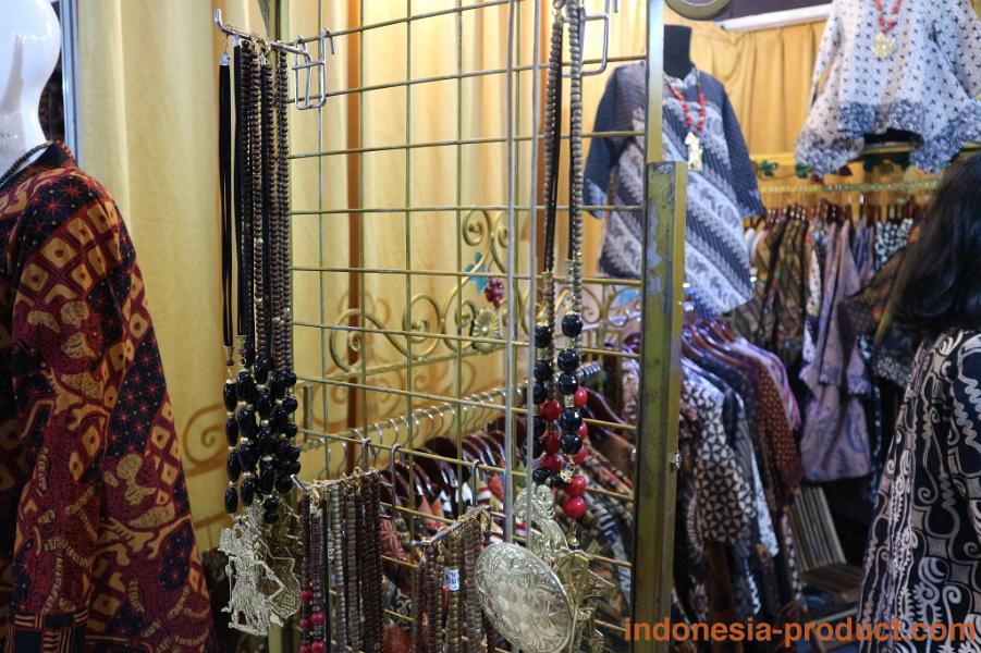Rizkya-Batik-Solo-accessories-and-jewelry