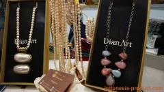 Dian-Art-woman-necklaces