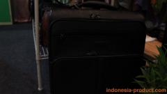 intako-handmade-bag-suitcase-wallet-belt-03