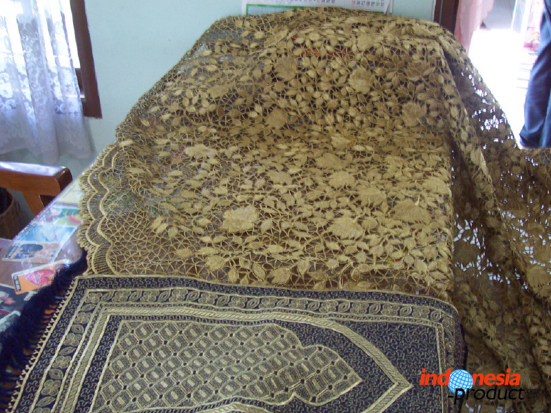 embroidery-crafts-b_1f86abf.jpg