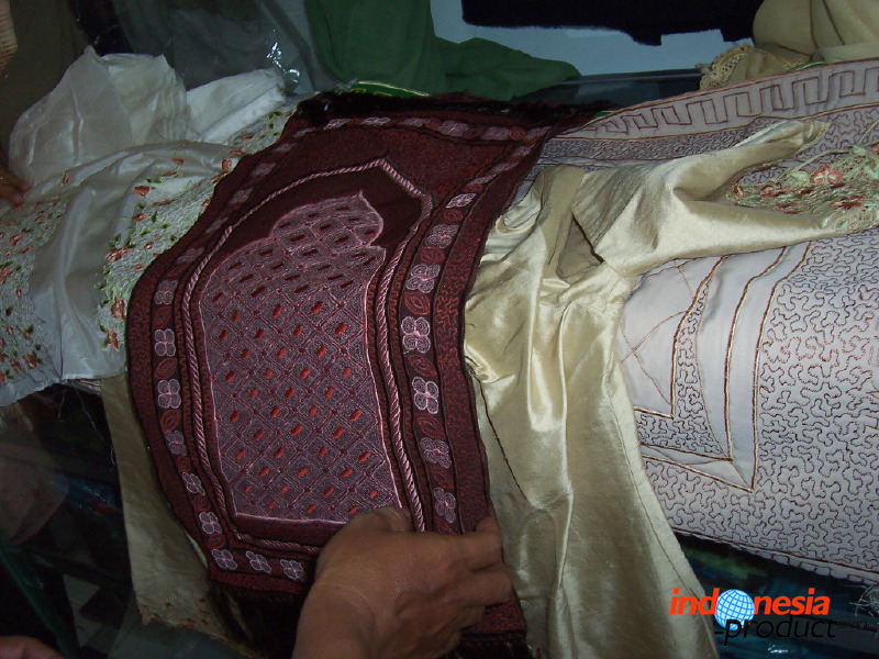 embroidery-crafts-b_1f86adc.jpg