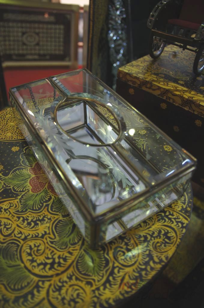 wardany-glass3-indo_1c91a1e.jpg