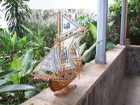 miniature-ship-hand_1f86282