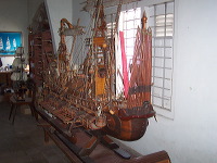 miniature-ship-hand_1f86286