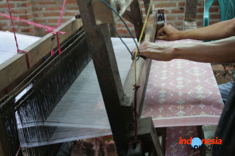 tenun-ikat-02.jpg