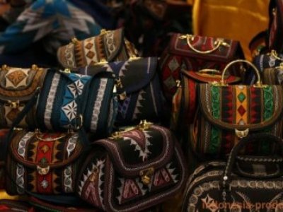 Bags Craft in Authentic Acehnese Ethnic Motifs