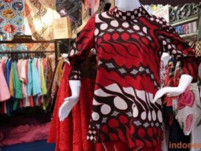 Modern Women's Tops Batik Suitable For All Occasions