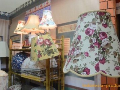 Lampshade in Flower Motifs Will Make Your House More Alive