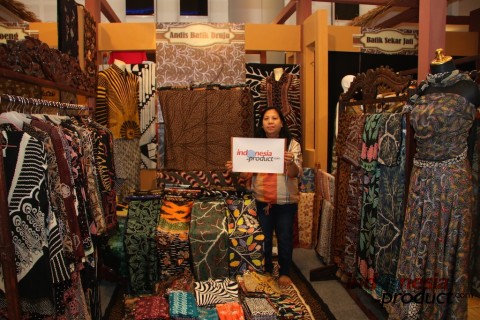 Andis Batik present Druju style Batik with unique method