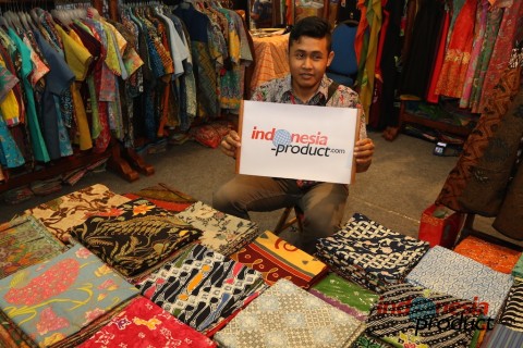 choose your own design in Batik then the artist will made it for you