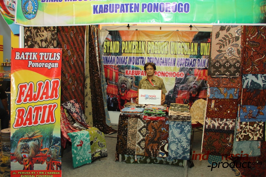 This kind of Batik Tulis present the nature colors and design
