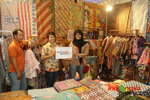 one of Batik Solo showroom that offers vary motifs 