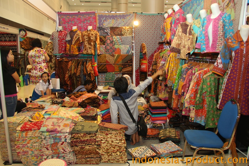 visit this famous Batik Solo showroom and get those beautiful Batik motifs