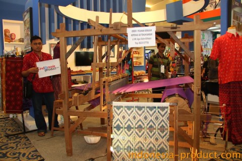 weaving workshop in Kediri