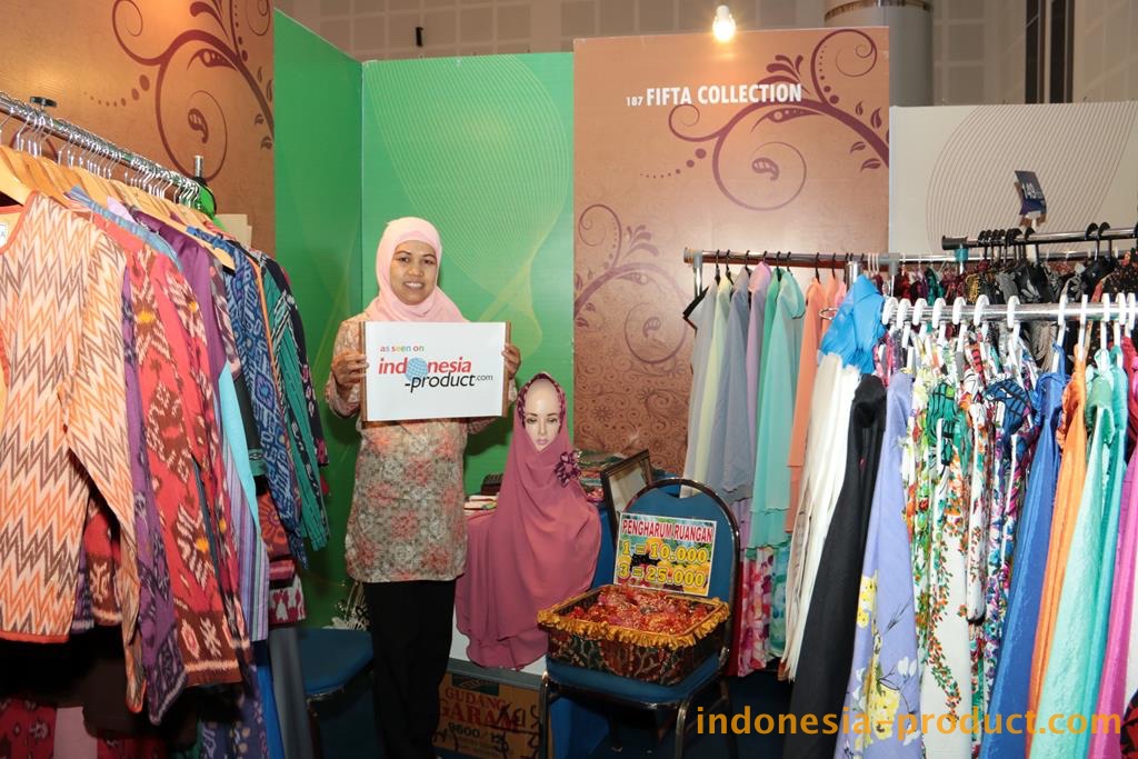 This gallery provides many item of Moslem clothes such us Moslem fashion, mukena, hijab, veil, sajadah, pashmina, and other products with unique motif and design like batik, flower, etc