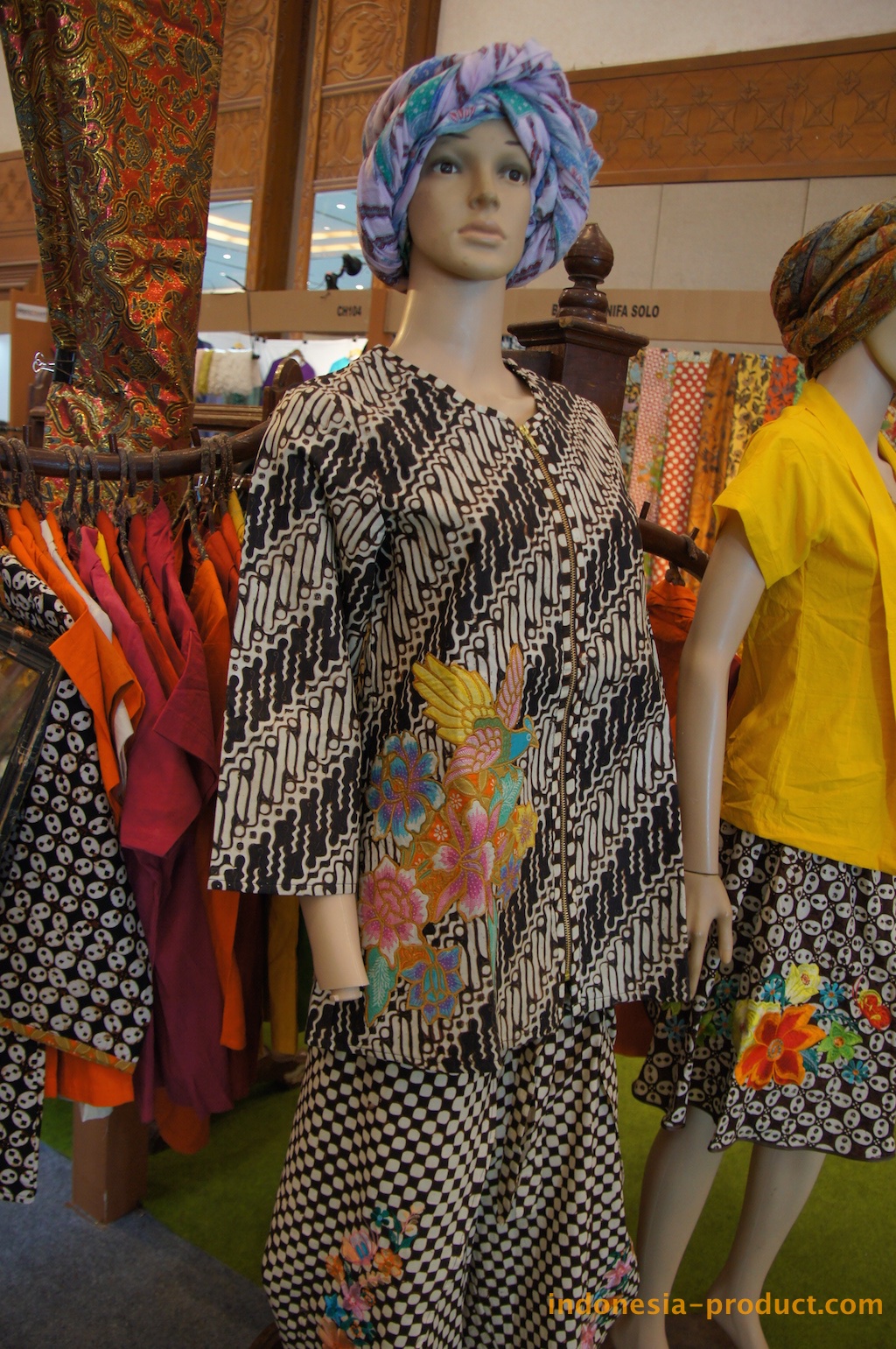 ROONA BATIK – Brand of Innovation Batik Fashion from Yogyakarta ...