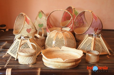 This workshop presents wide range of bamboo furniture and woven bamboo handicraft at finest with different design and models that fit customers` needs and taste