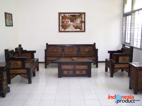 this gallery produces world-class quality wooden furniture products that focusing on solid teak indoor furniture and its decoration