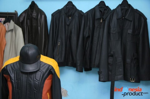 Leather jackets own Tanggulangin began to appear rapidly and it has made since the early 2000s