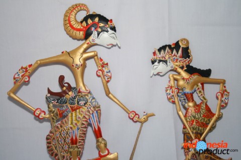 Puppet of this type comes from the Nganjuk, East Java, made from timber hibiscus, mentaos, or pine wood and has existed since the 1910