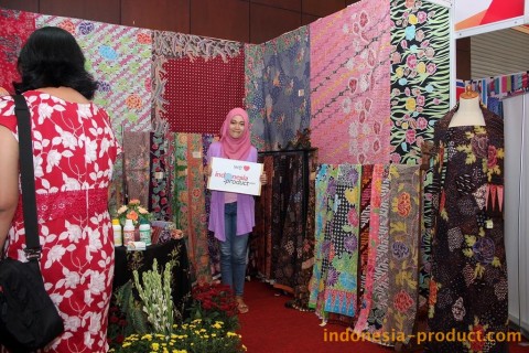 Handwriting traditional batik of Raden Wijaya brand has been enthused by officials in Batu as well as officials from the central government