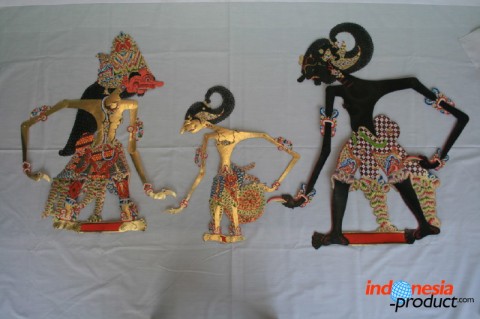 The existence of shadow puppet craft from Nganjuk with 5 groups of leather craftsmen become the pride and the production of local assets to foreign demand.