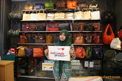 âAlatas Kulitâ Shop offers unique handmade bags here, represent the beauty and graceful of Indonesian style combined with modern and chic lifestyle