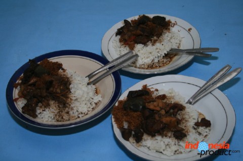 Nasi pindang is a typical recipe original from Trenggalek, which feels good because it constitutes of serundeng (shredded) that makes food become more delicious