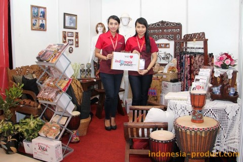 Yudhistira Art Gallery is one of SMEs in Blitar which not only supply many unique crafts, but this gallery also provide training and learning about the cultures and arts of Indonesia