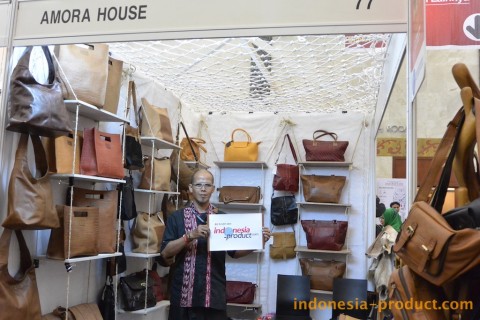 Amora House brings best quality of handmade products, unique and characteristic that gives a touch of elegance and sexy for the women who use the handbag product