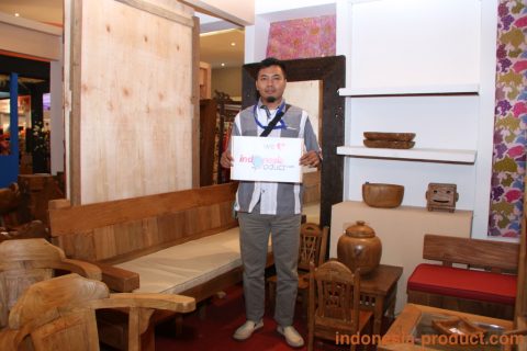 Besides producing furniture based on customersâ orders, Mebel Pegon Madura also concern about detail and finishing personnel