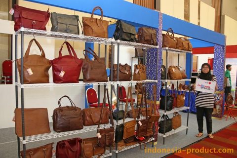 You can find many various styles of handbags in showroom of Aikori, started from the exclusive bag or your custom bag.