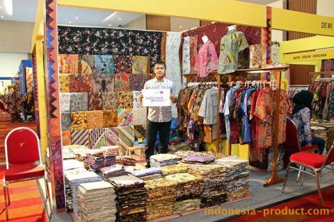 In addition to batik cloth, Putri Nabila also supplies various kinds of batik fabric with unique batik motifs from various regions in Indonesia.
