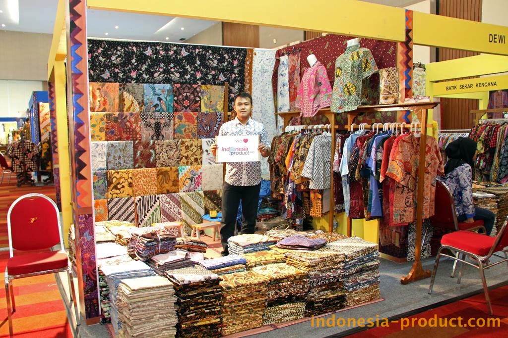 In addition to batik cloth, Putri Nabila also supplies various kinds of batik fabric with unique batik motifs from various regions in Indonesia.